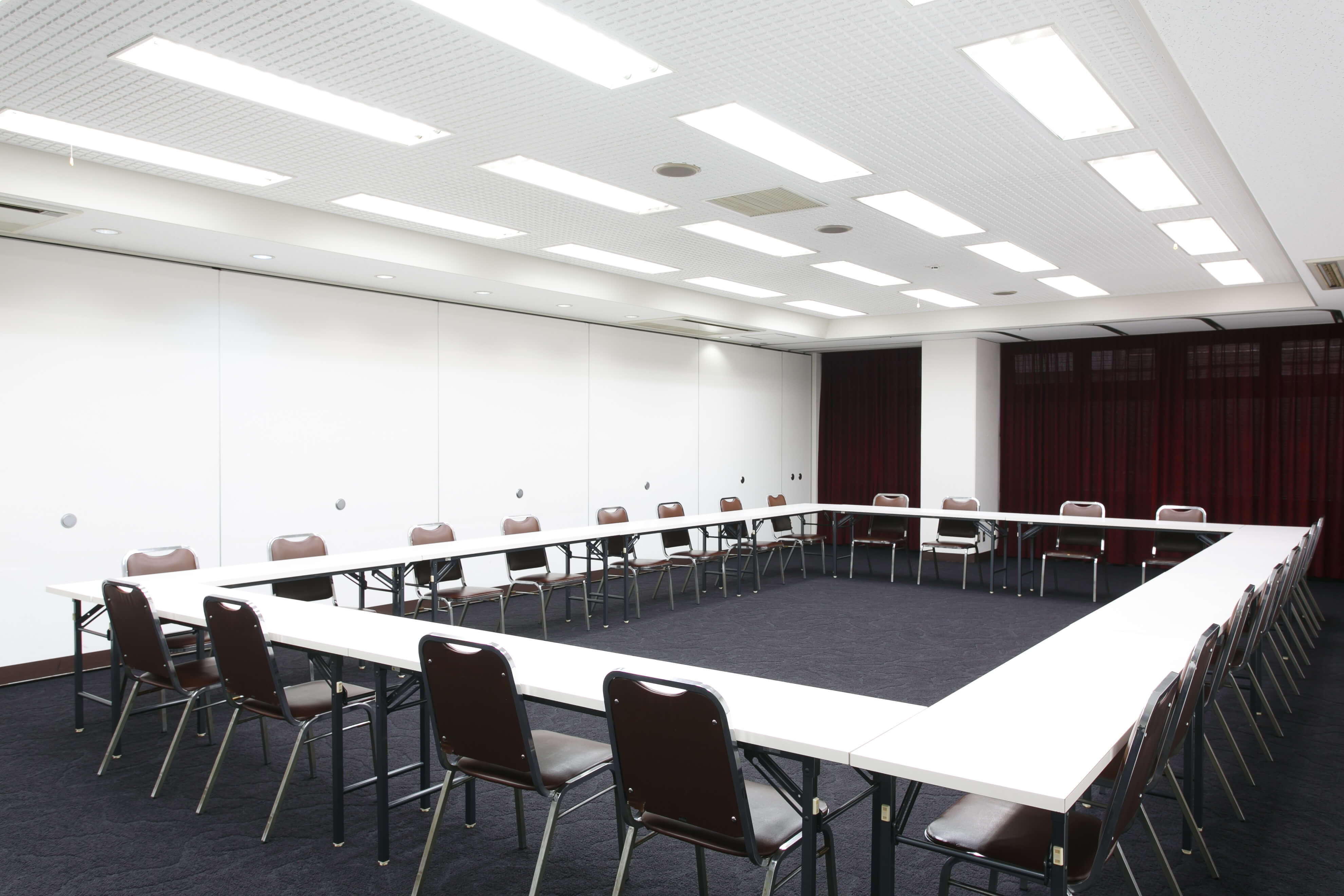 100A/100B/100Cの会場イメージ02