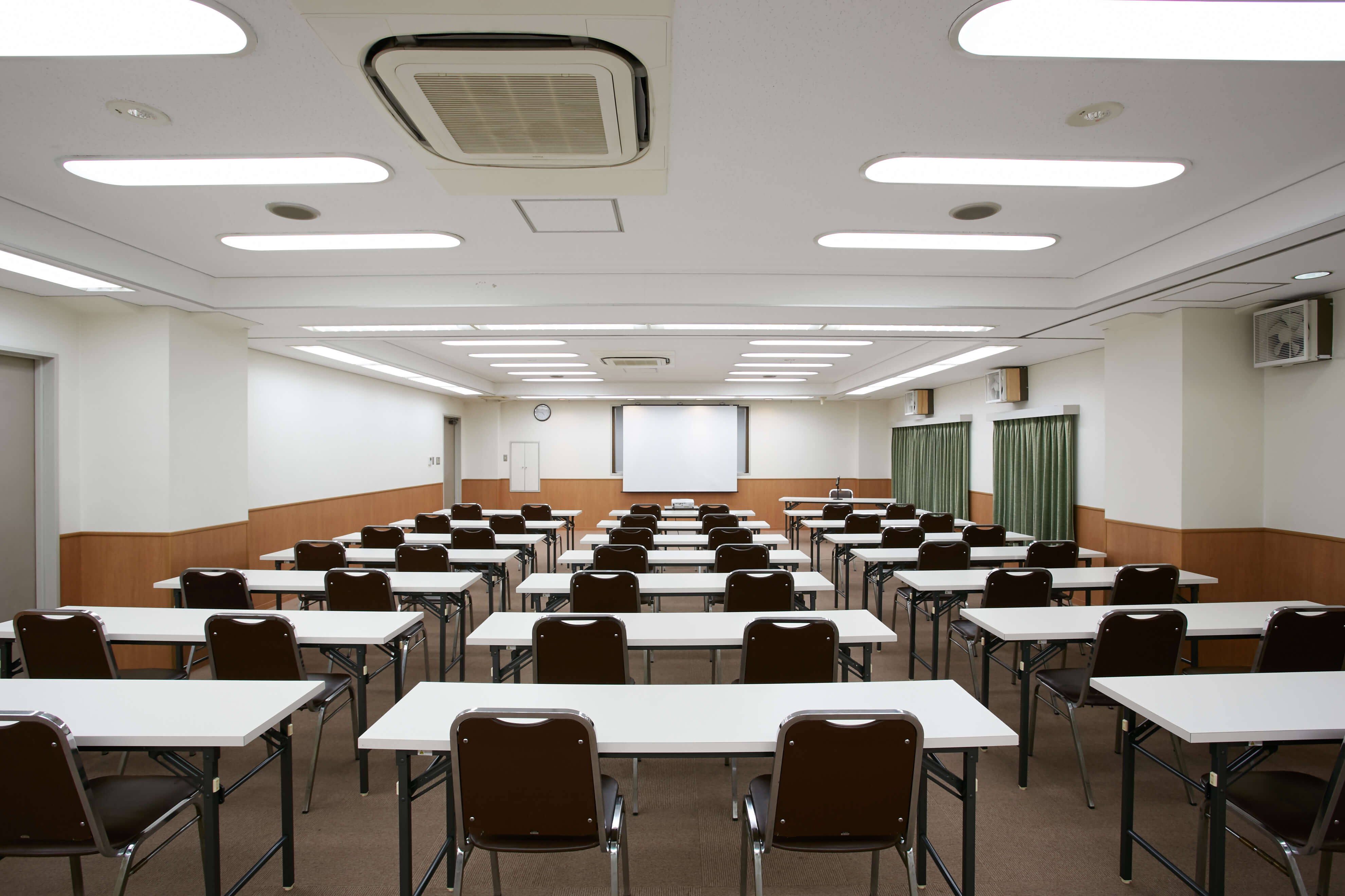 215の会場イメージ01